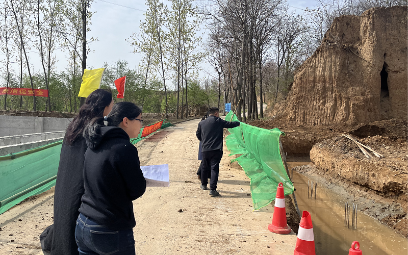 上圖為查看朝陽(yáng)鎮(zhèn)污水處理廠尾水濕地建設(shè)項(xiàng)目進(jìn)展情況.png
